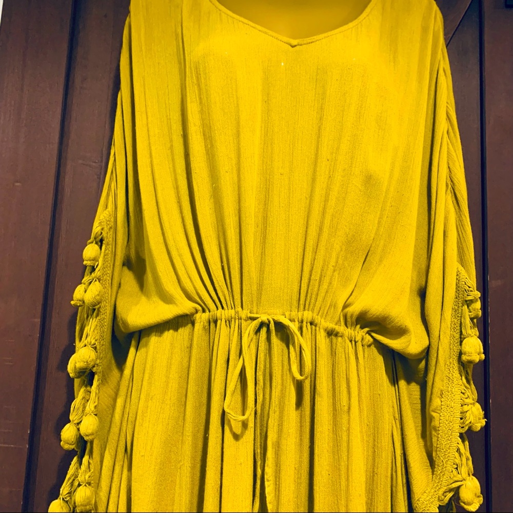 H&M Chartreuse flowing butterfly sleeve midi dress w/side slits.Draped& fringed.
